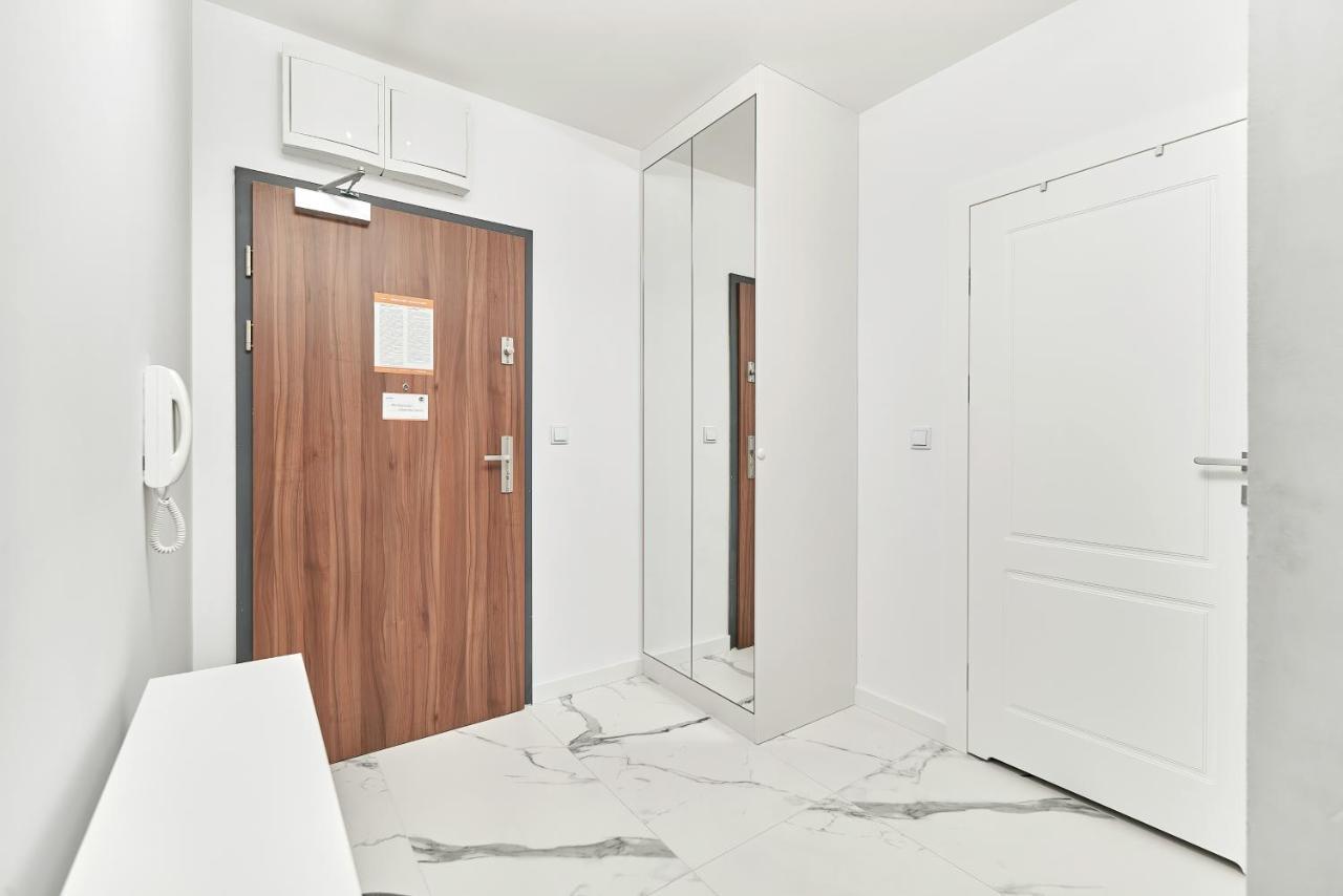 Exclusive Apartments Gwiazdzista With Free Garage Wroclaw By Noclegi Renters Екстер'єр фото
