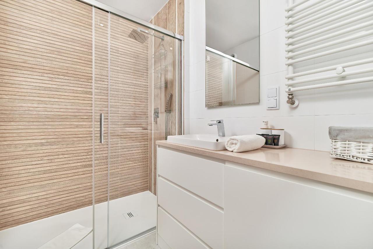 Exclusive Apartments Gwiazdzista With Free Garage Wroclaw By Noclegi Renters Екстер'єр фото
